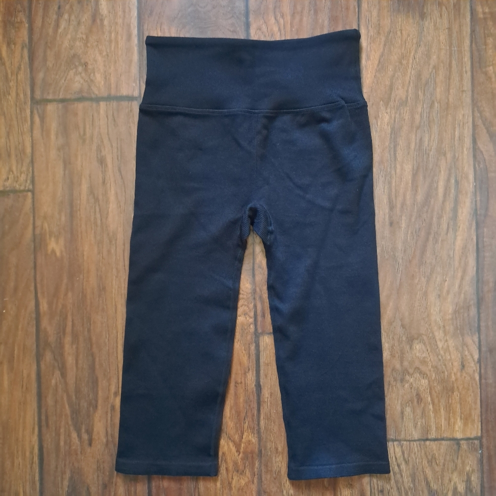 Fabletics High-Waisted Seamless Rib Ultra Crop  Leggings Women's Small NWT